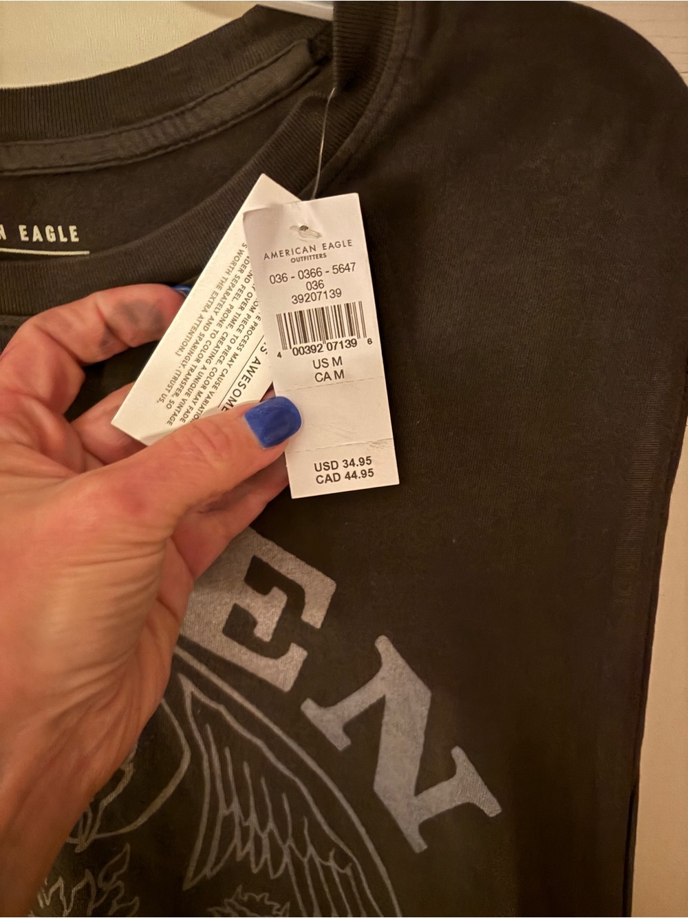 American Eagle Outfitters Men's Black Graphic Tee with Grey Print